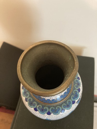 Vintage Japenese Cloisonne Enamel Vase with Blue FLoral design - Picture 7 of 11