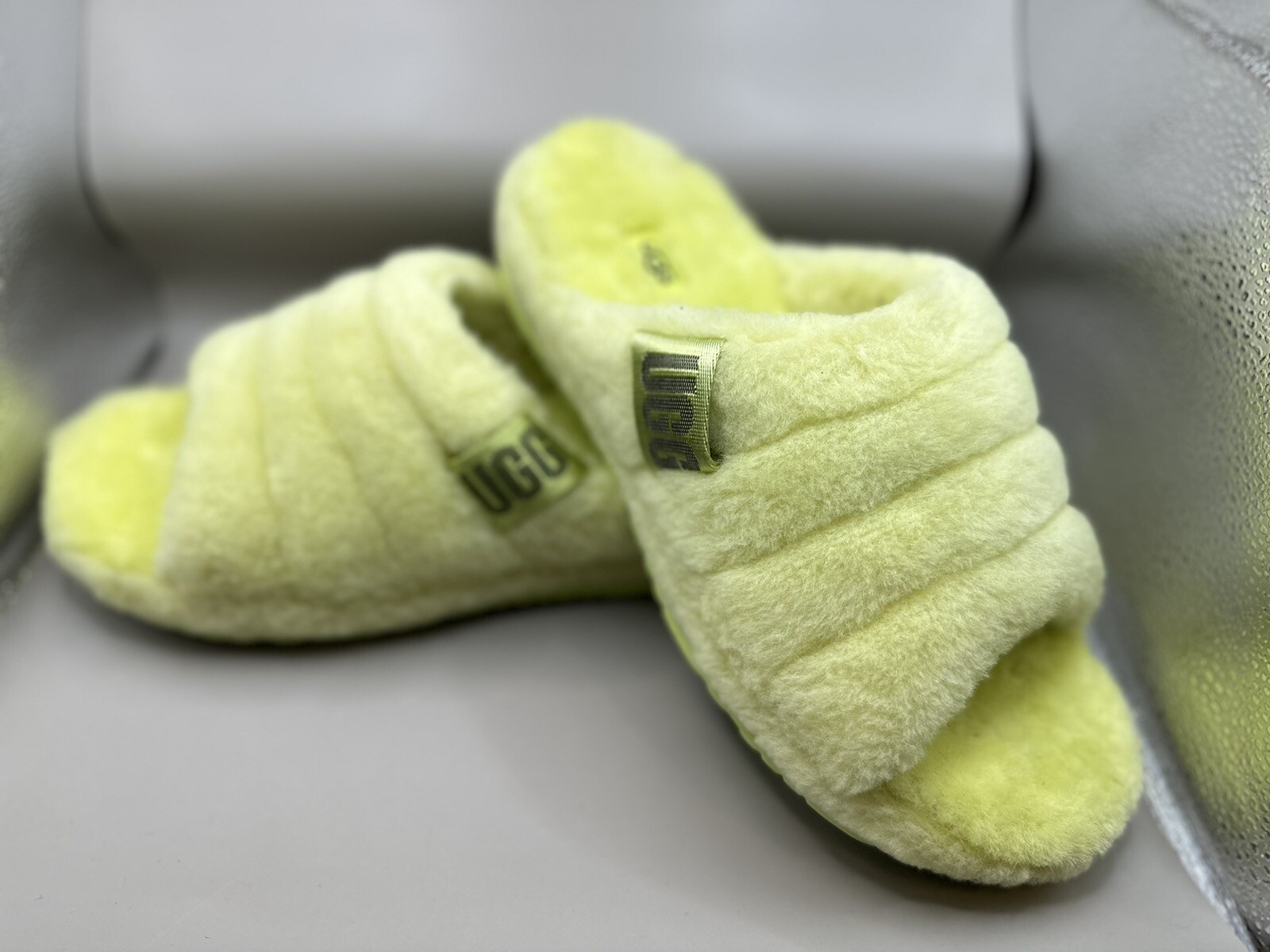 PANTOFOLA D’ORO Nuovi! Sandali slip on pelle di pecora UGG FLUFF YOU colore margarita taglia 10 spedizione gratuita