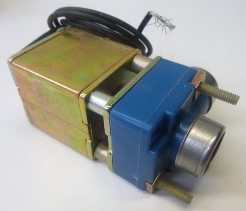 Valcor 51P56G84-1D-794 Solenoid Valve, 24 VDC, 10 W, 35 psi max, Lot of 5 - Picture 3 of 9
