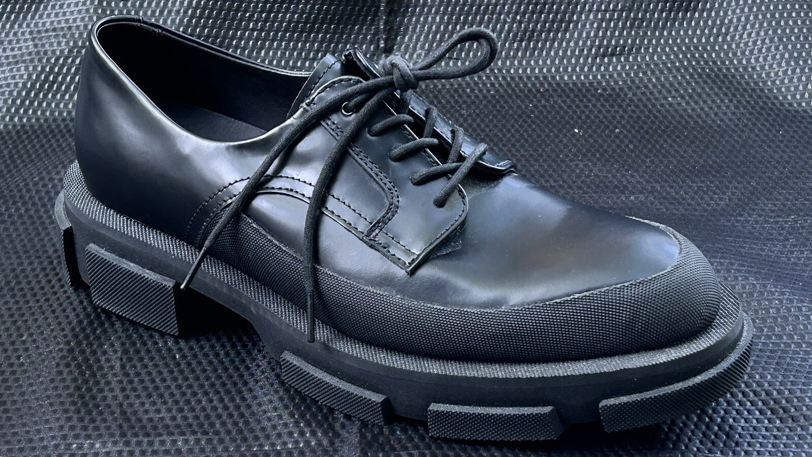 SAOLA Entrambe le 43 scarpe da uomo nere geo in pelle derby basse plateau 9 $510