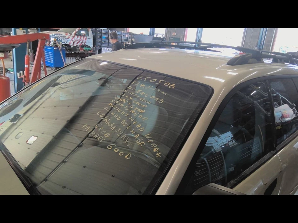 (LOCAL PICKUP ONLY) Hood Outback Without Hood Scoop Fits 05-07 LEGACY 725101 Foto 2 de 4