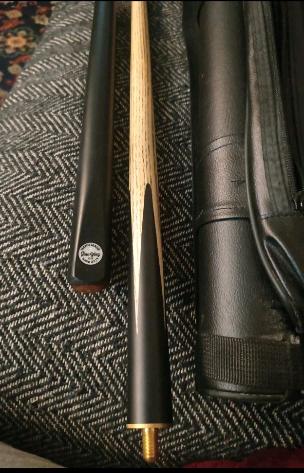 Jian Ying Snooker Cue with Tube Case