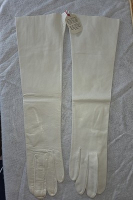 Aris of Paris Ivory Kid Skin Leather Opera Length Gloves Women s 7 1/2. NEW 