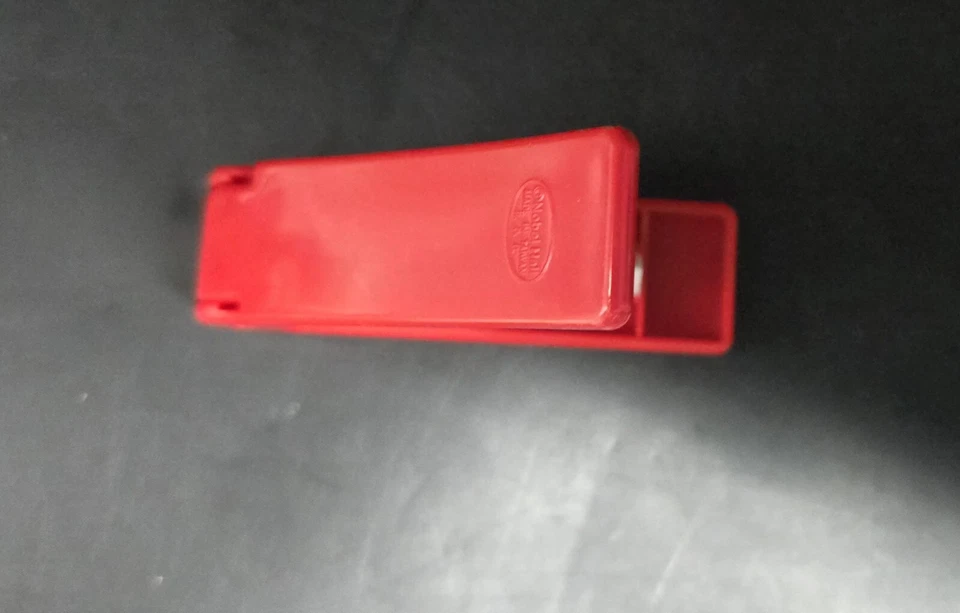 Trituradora de cinta de seguridad vintage Nobel Hall roja Foto 4 de 4