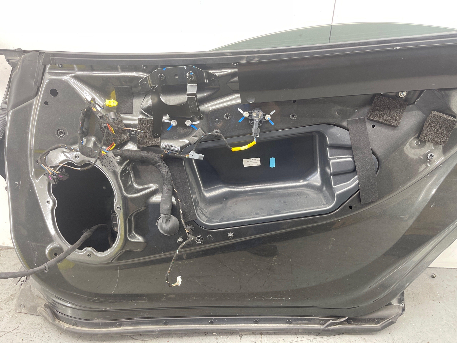 2020-2023 MCLAREN GT FRONT RIGHT DOOR ASSEMBLY PLATEAUX GREY OEM 2021 2022