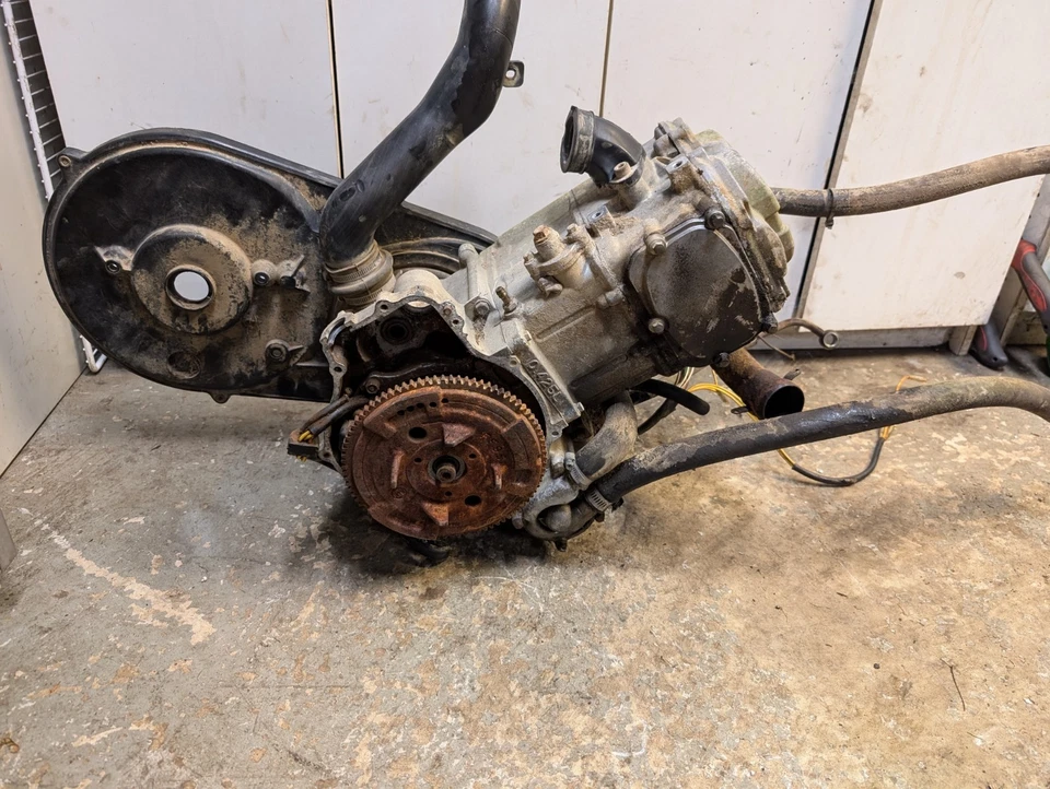 Polaris Magnum 1995 95 2x4 425 cc motor principal plateado montaje volante de inercia Foto 2 de 4