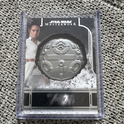 Topps Star Wars Masterwork Tools & Technology Medallion Rey TTM-R Training