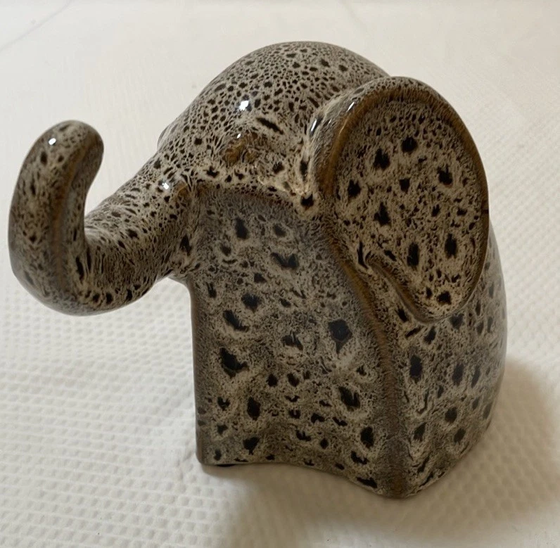 Pier 1 Brown Beige Mottled Baby Elephant Figurine. - Image 3 of 4