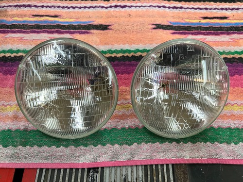 SYLVANIA - H6024 (7 inch Round) Sealed Beam Headlight - Halogen 1 Pair