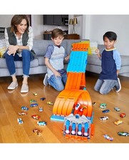 Hot Wheels Track Builder Race Crate with 2 Die-Cast Cars