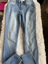 So juniors sz. 5 “ High Rise Jegging” jeans. Nice pair