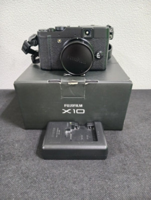 Fufjifilm X10 ブラック Amazon.com : Fujifilm X10 12 MP EXR CMOS Digital Camera with
