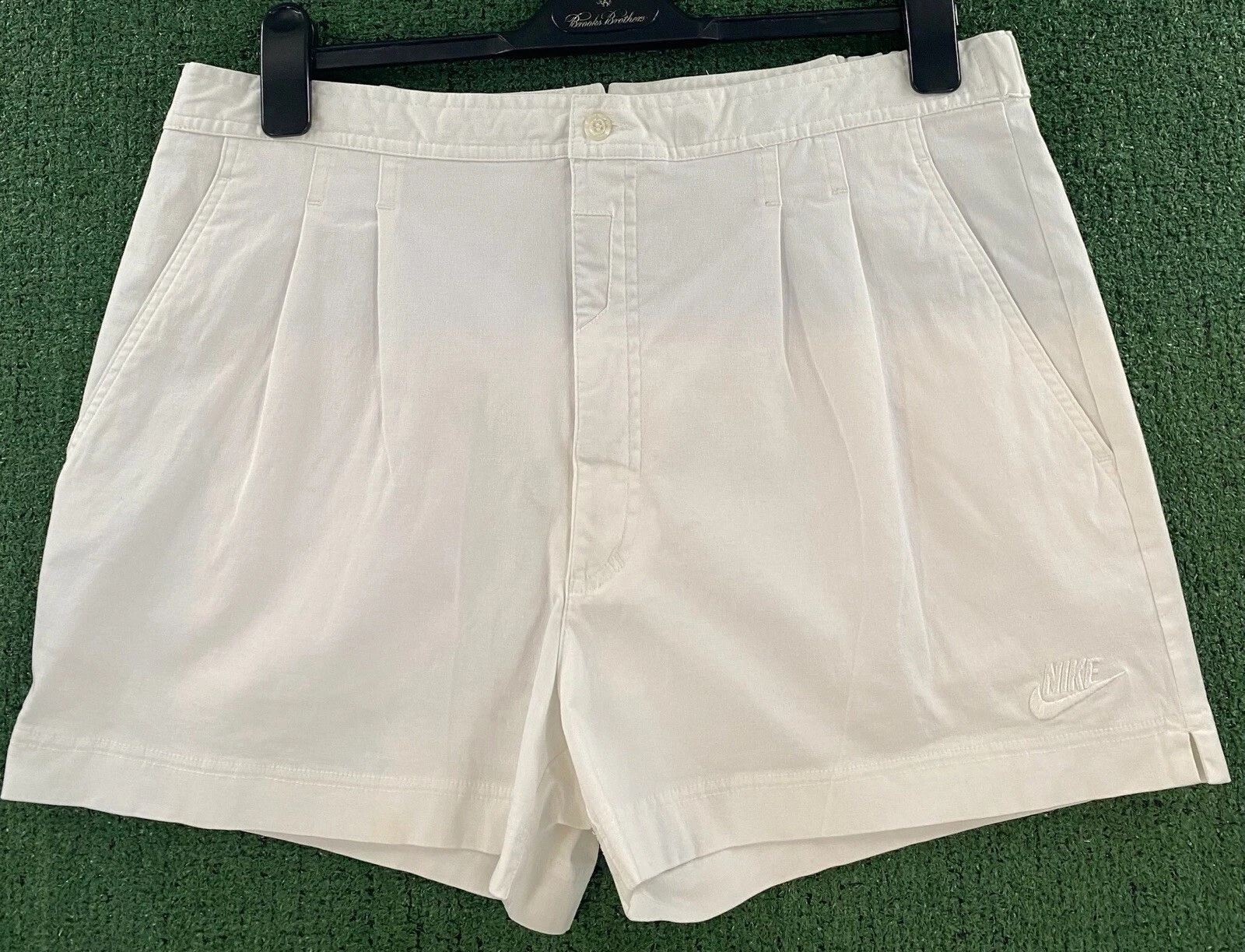 Short blanc plissé vintage années 80 Nike Supreme Court Swoosh hommes 34