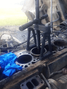 piston cylinder liner sleeve puller engine reconditioning - Picture 4 of 8