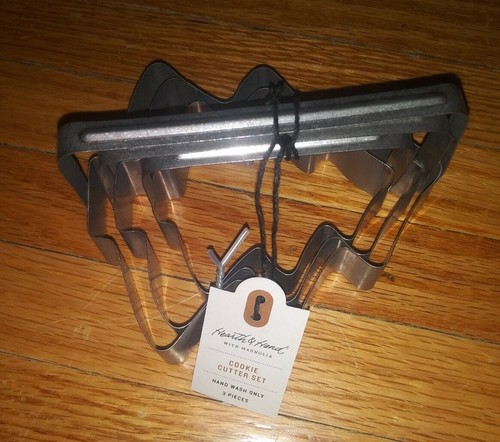 Hearth & Hand Magnolia Tree Cookie Cutter 3 piece with handle -New - Picture 4 of 4