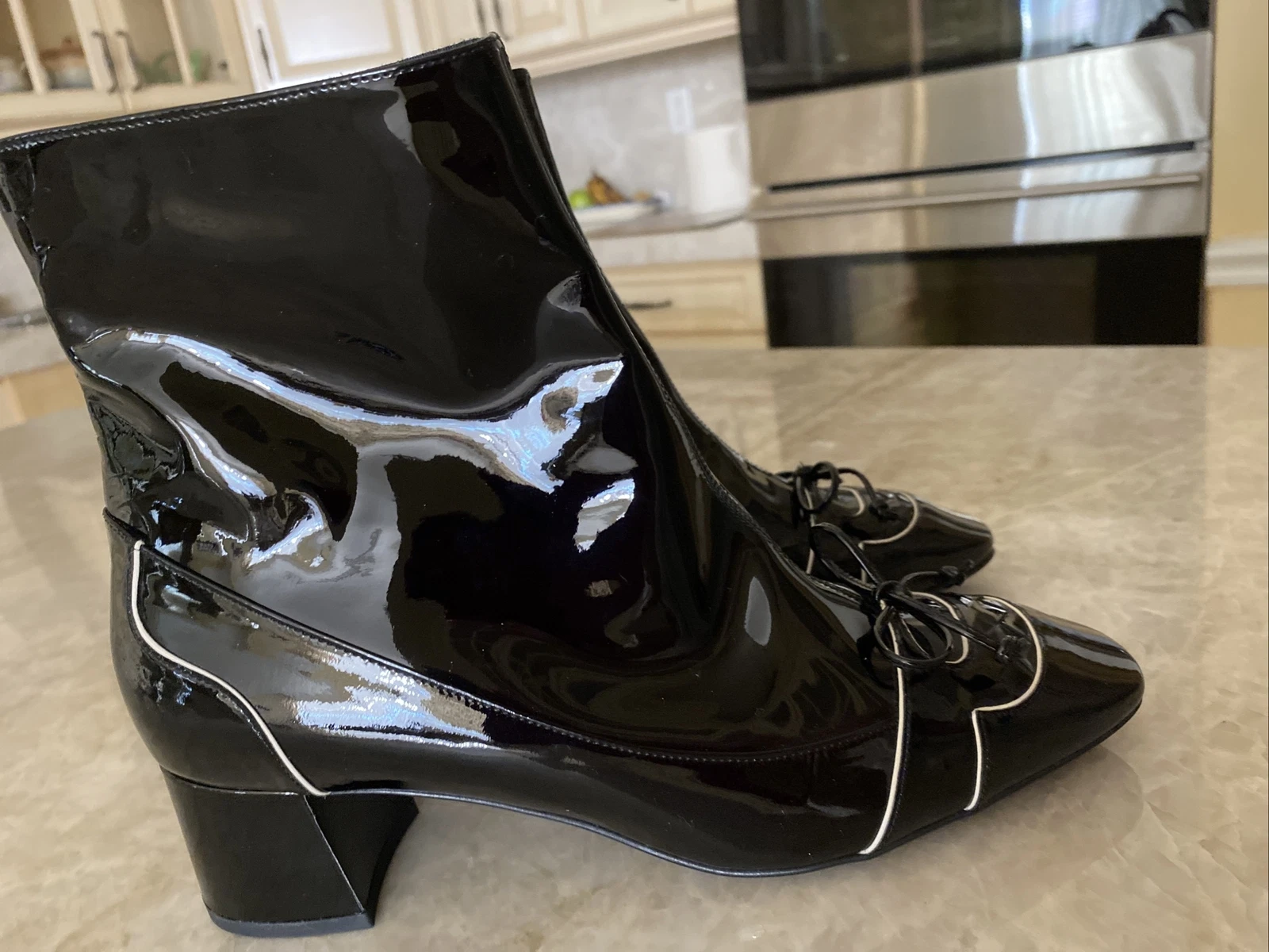 Stivali Bottega Veneta 39 stivaletti neri in vernice White Piping NUOVI