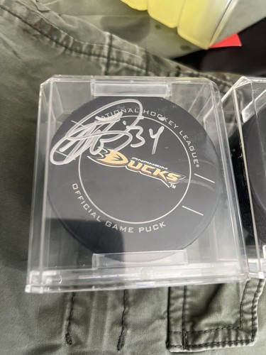 3 Signed Hockey Pucks -Anaheim Ducks NHL OFFICIAL Game Puck +Souvenir Autographs - Picture 5 of 6