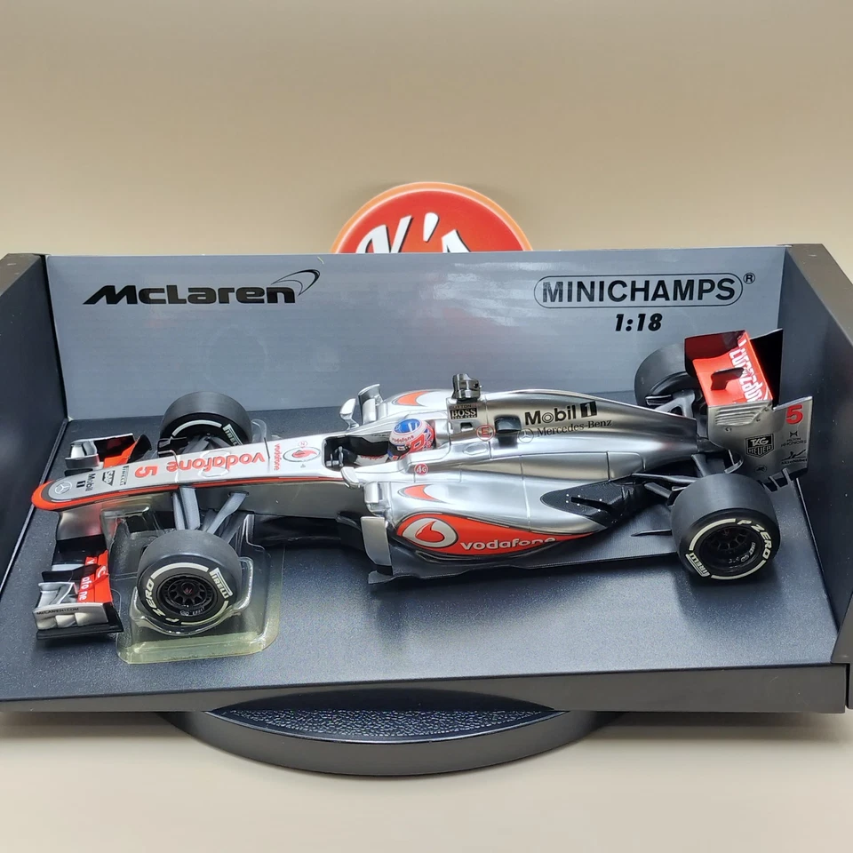 Minichamps 1/18 Vodafone McLaren Mercedes MP4-28 Jenson Button 2013 530131805 - Image 4 of 4