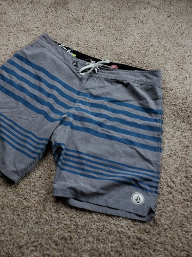 Volcom Board Shorts Mens 40 Gray Blue Striped Swim Trunks V4S Stretch Surf Logo - Picture 2 of 14