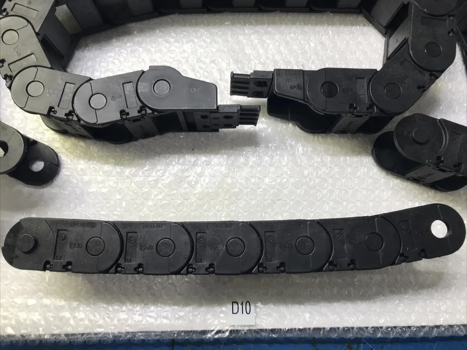 *Nuevos sistemas de cadena eléctrica igus 250-03-055-3MC 2x20 enlaces 4x15 enlaces 2x6 enlaces# Foto 2 de 4