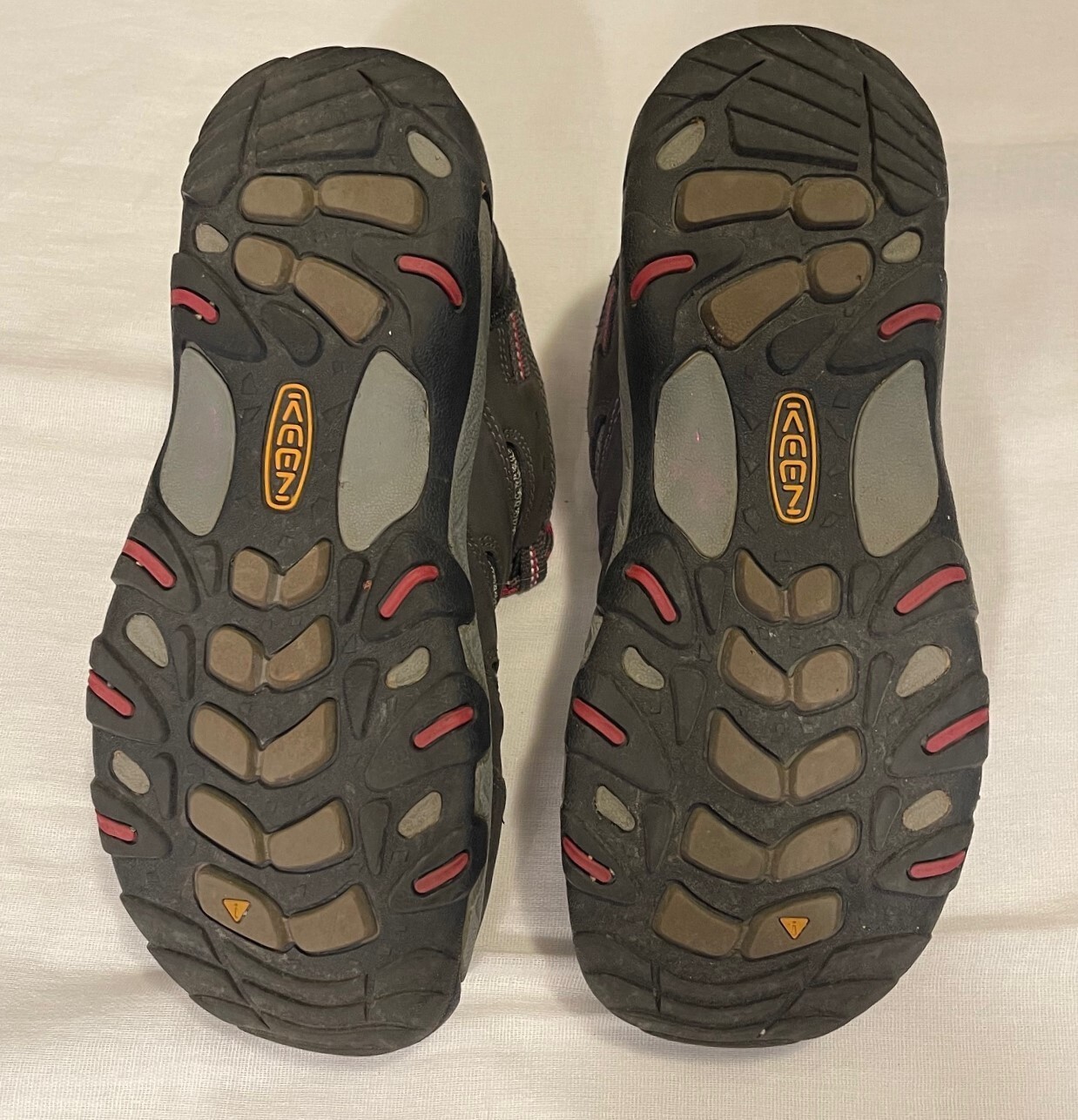 Scarpe da trekking sportive da donna Keen basse grigie rosa sneakers taglia US 7 5