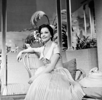 Vivien Leigh pictured Opera House Manchester where she was appeari- Old Photo