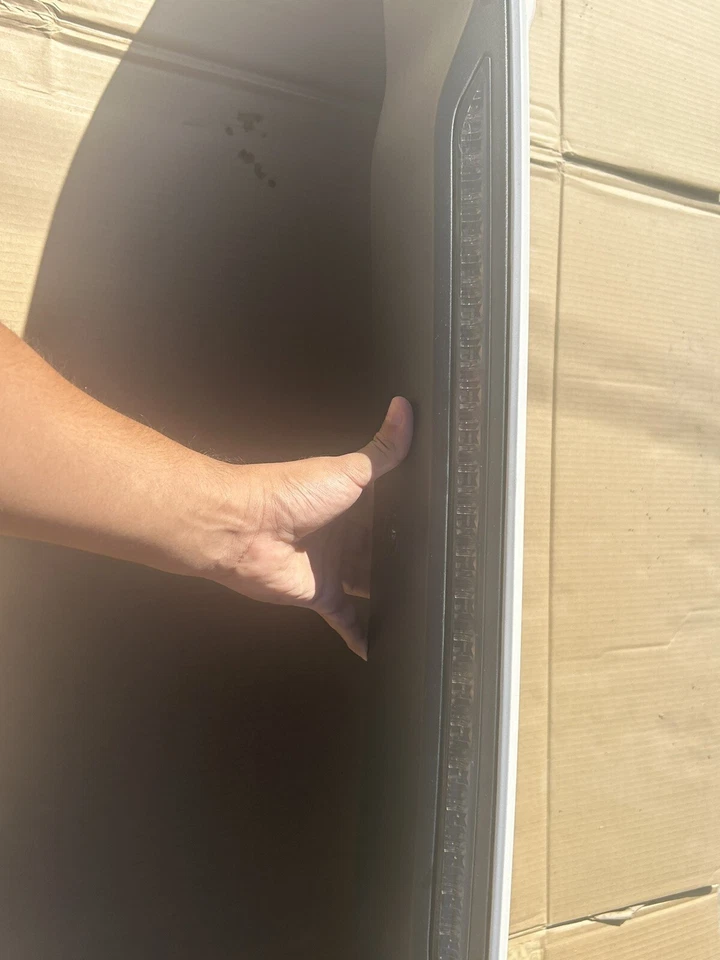 Alerón trasero Ford Edge 2015-2023 con lámpara de luz de freno OEM LKQ Foto 2 de 4