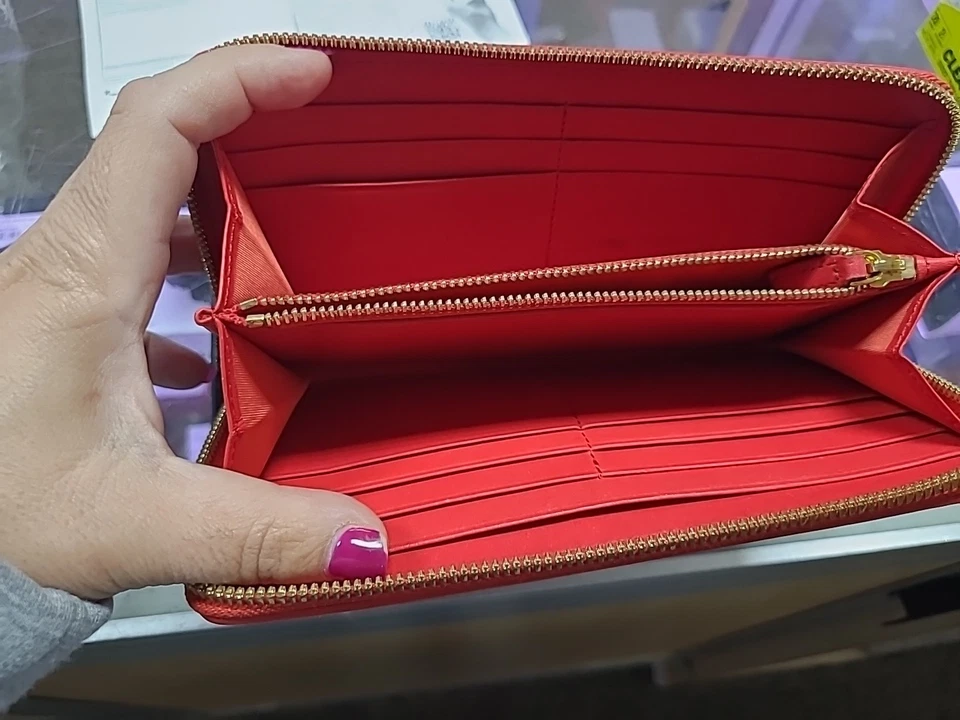 Cartera grande MCM con cremallera para mujer con cremallera interior ligeramente usada/usada Foto 3 de 4