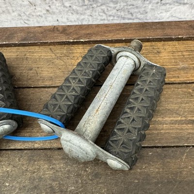 Vintage Schwinn Sting-Ray Jr Pedals Pair 1/2 in Thread Rubber