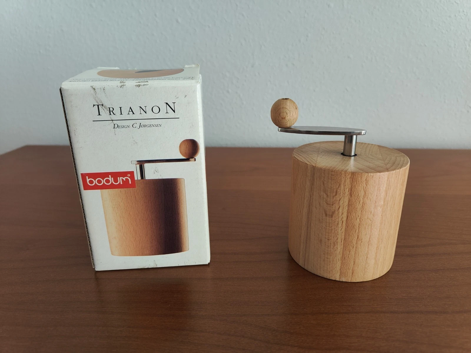 Trianon Manual Wooden Salt or Pepper Grinder Natural Wood 11cm x7.5cm
Opens in a new window or tab