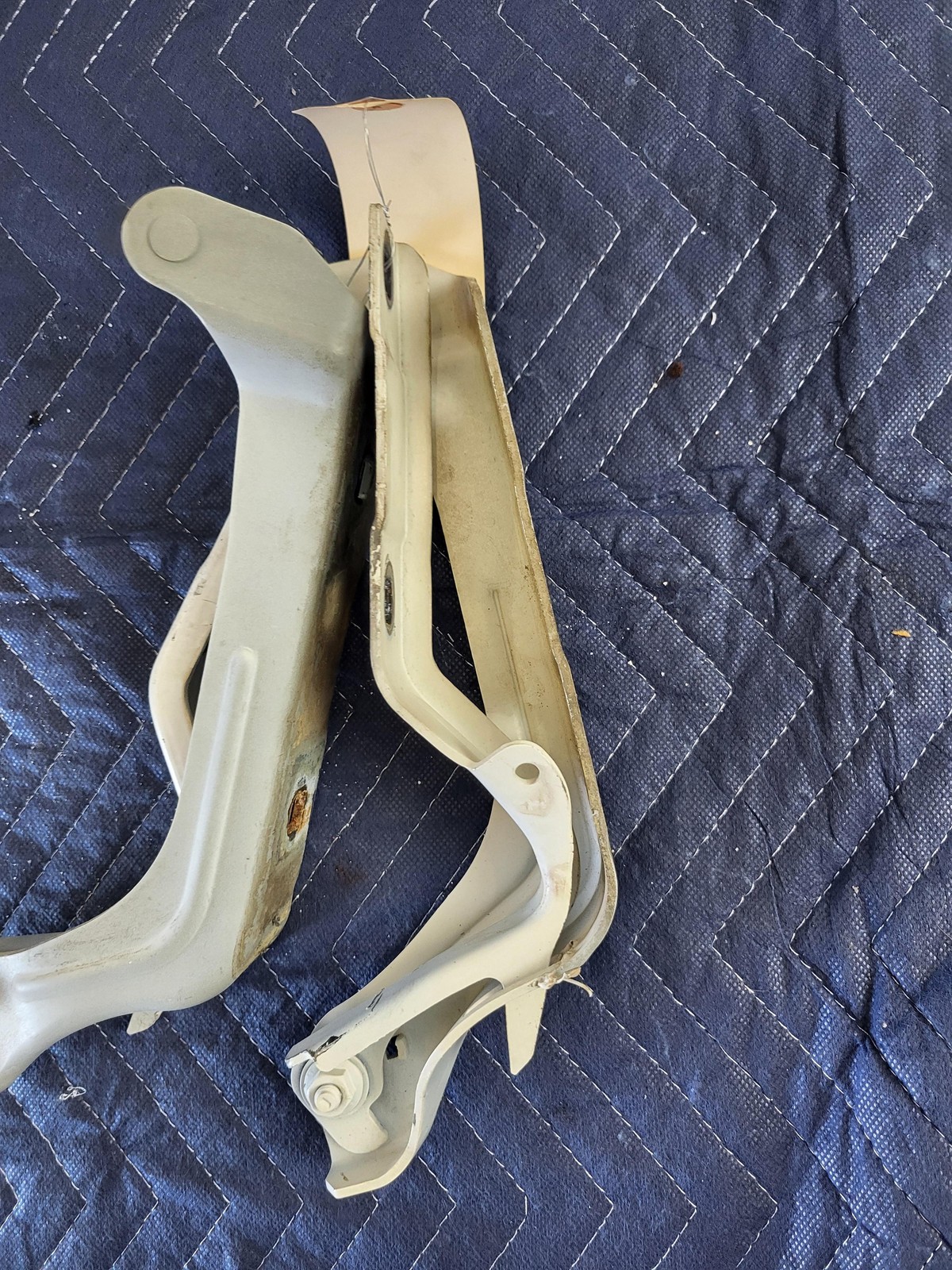 Used Oem Maserati Left & Right Hood Hinge for 2014-2019 Ghibli