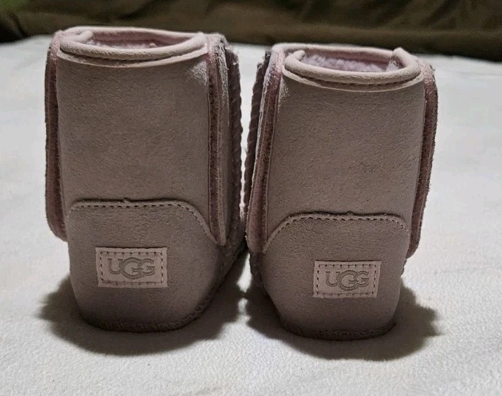 Botas Baby UGG Clásicas Gamuza 4/5 (12-18 meses) Seashell Rosa Limpiador y Estado. Incl Foto 4 de 4