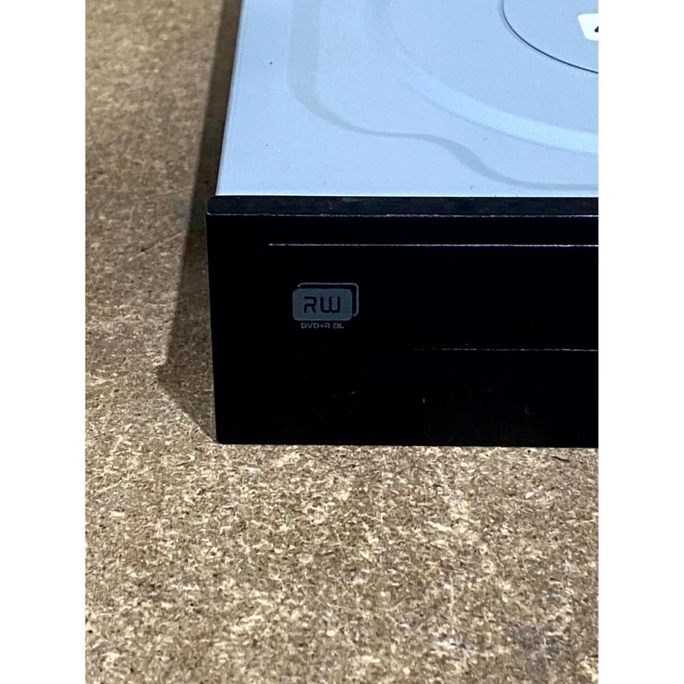 Philips & Lite-On DH-16AESH 5.25 in DVD/CD Rewritable & Multi Recorder 16x SATA - Image 2 of 4