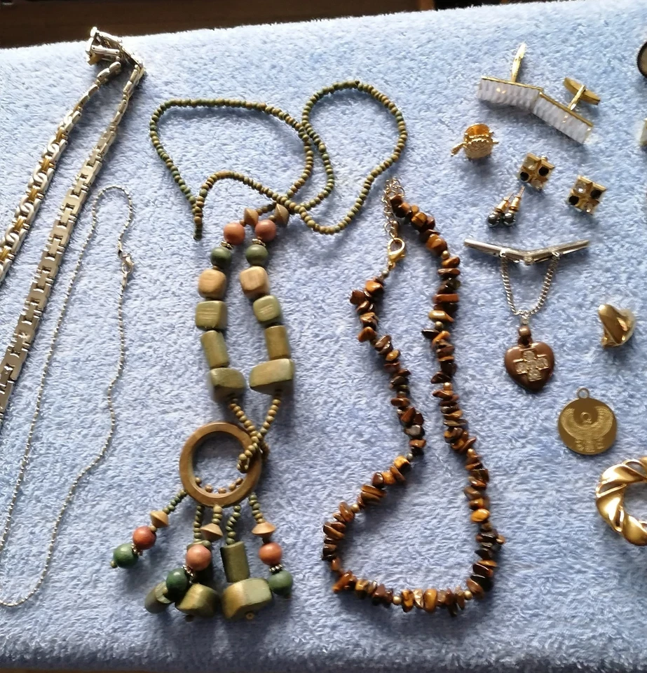 Konvolut Modeschmuck, Halsketten, Ohrringe, Broschen, Uhren ca. 35 Teile - Bild 4 von 4