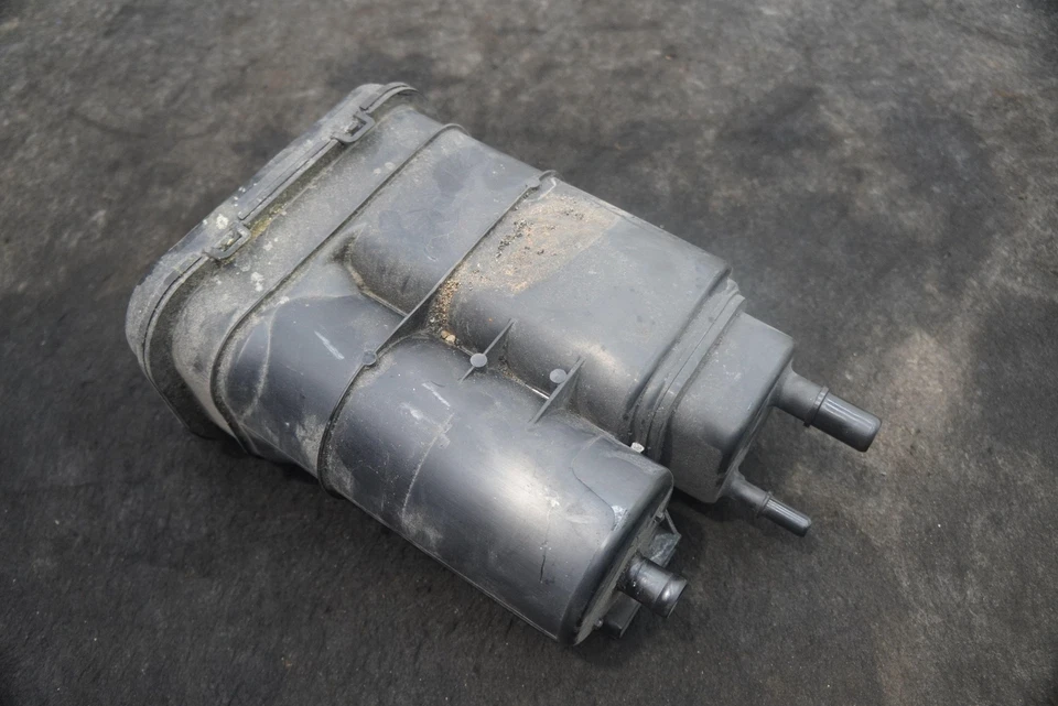 Evaporador de bote de carbón de vapor de combustible 22785596 Chevrolet Corvette C7 2014-19 Foto 2 de 4