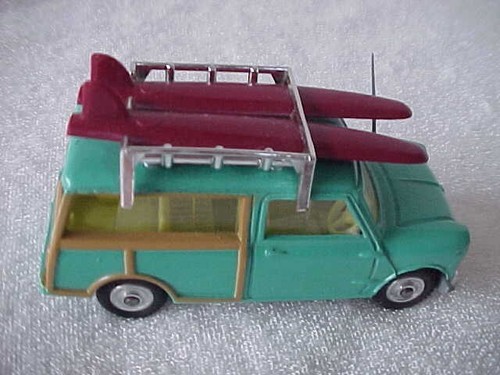 VINTAGE CORGI TOYS 485 AUSTIN MINI COUNTRYMAN CAR SURF-BOARDS ORG. BOX NO SURFER - Picture 11 of 23