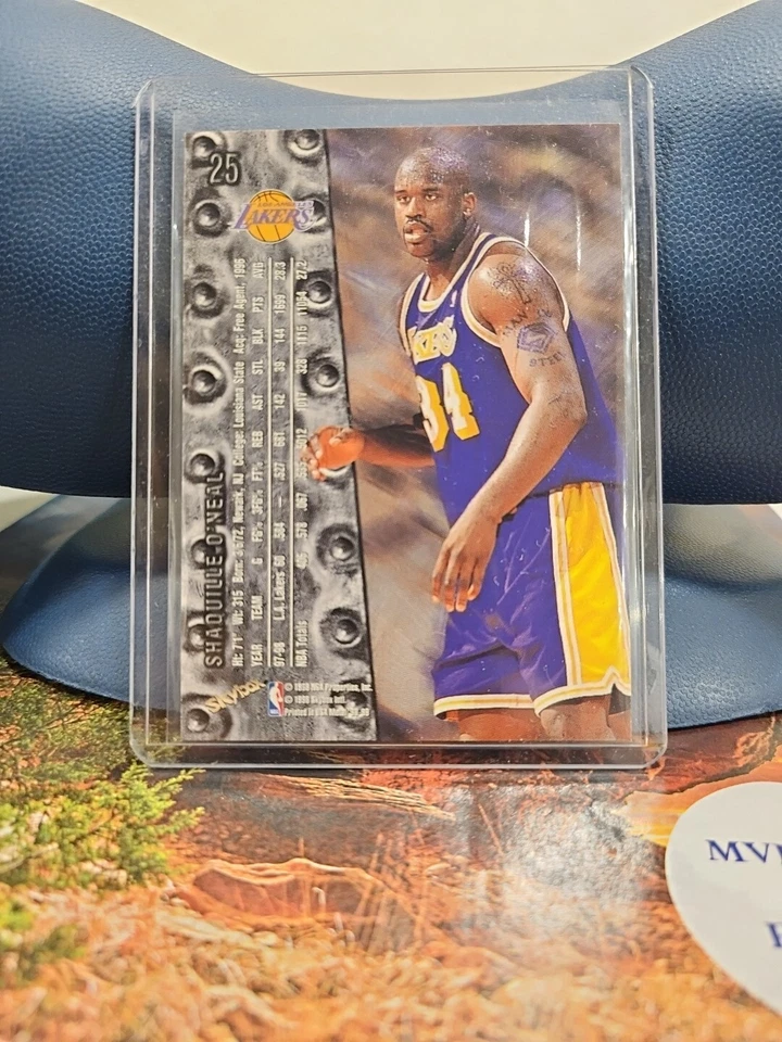 1998-1999 Skybox Metal Universe Shaquille O’Neal #25 - Image 3 of 4