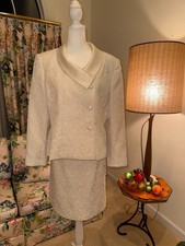 Le Suit Petite 12P Ivory Brocade Skirt Suit Satin Collar