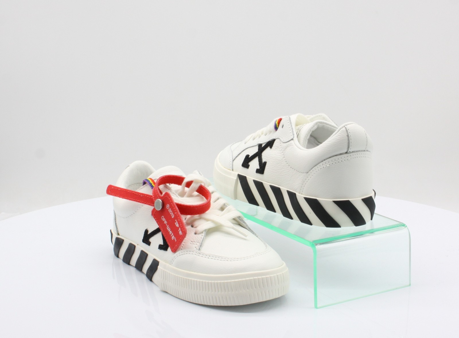 OFF-WHITE KIDS BOYS TRAINERS LOW VULCANIZED UK 12 EU 32 WHITE RRP £240 AD image 3