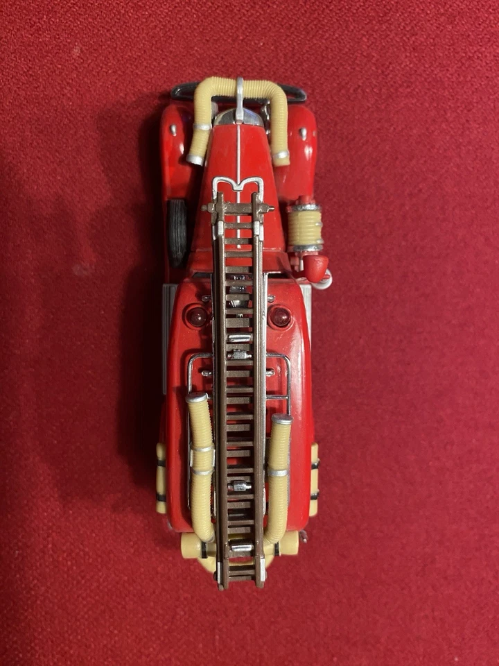 Matchbox Models Of Yesteryear Fire Truck-1933 Cadillac V-16 Wagon GreatCondition - Image 3 of 4
