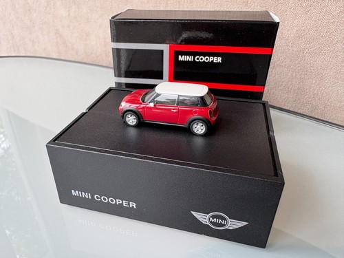 MINI COOPER 2001 R50 1:87 SCALE MODEL RED WITH WHITE ROOF BOXED - Picture 2 of 11