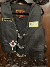 Hot Leathers  Women’s vest   (patches) - large