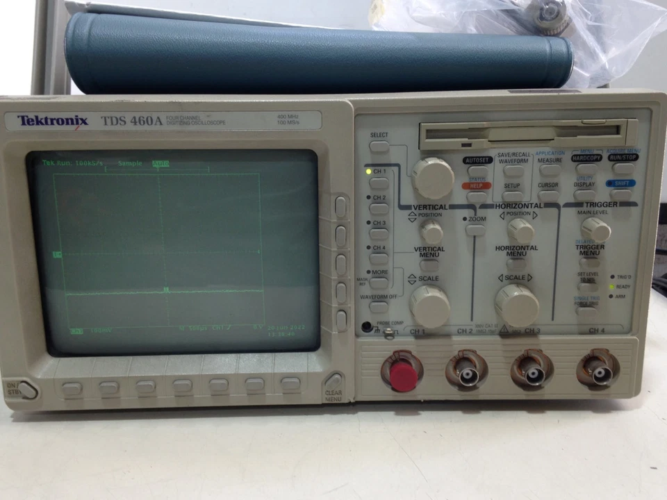 OSCILOSCOPIO DIGITALIZADOR EN TIEMPO REAL TEKTRONIX TDS 460A CUATRO CANALES 400 MHZ 100 MS/S Foto 2 de 4