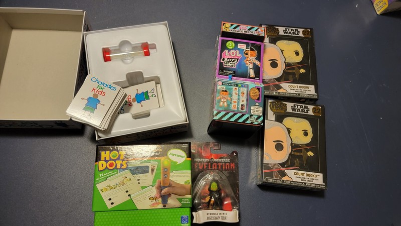 DEC 22_8  LOT  LOL Surprise Boys, Hot Dots ,Charades ,Star Wars Count Doo READ