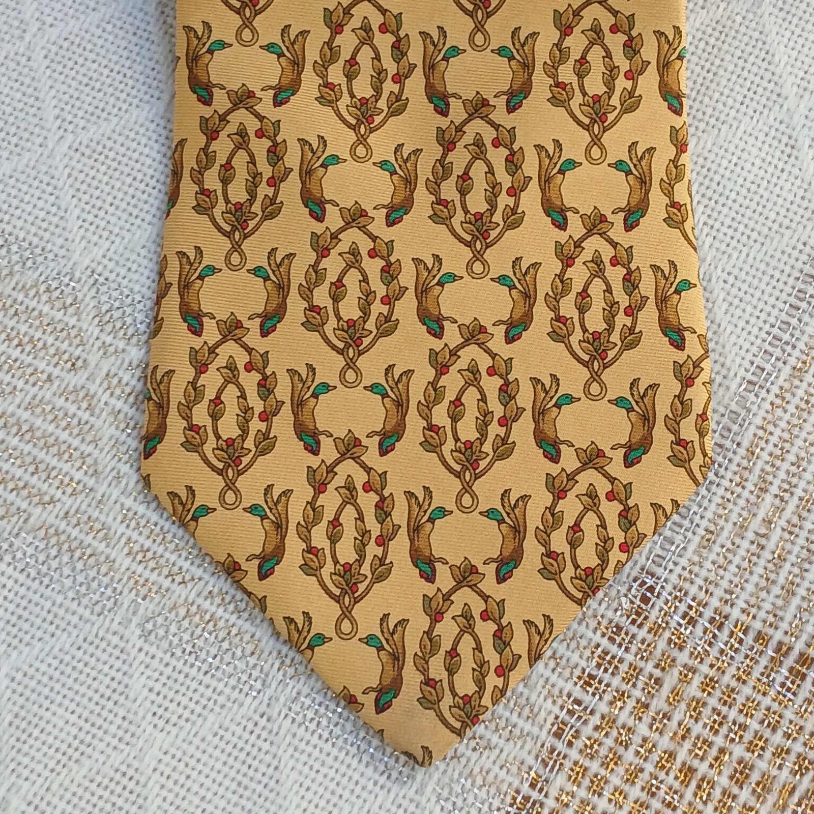 SALVATORE FERRAGAMO YELLOW ITALY 100% SILK MEN NECK TIE DUCKS DESIGN Vintage