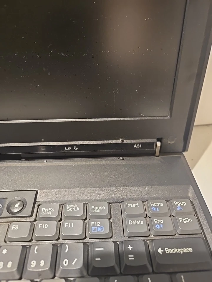IBM Thinkpad A31 - PARA REPUESTOS sin probar SIN disco duro  Foto 4 de 4