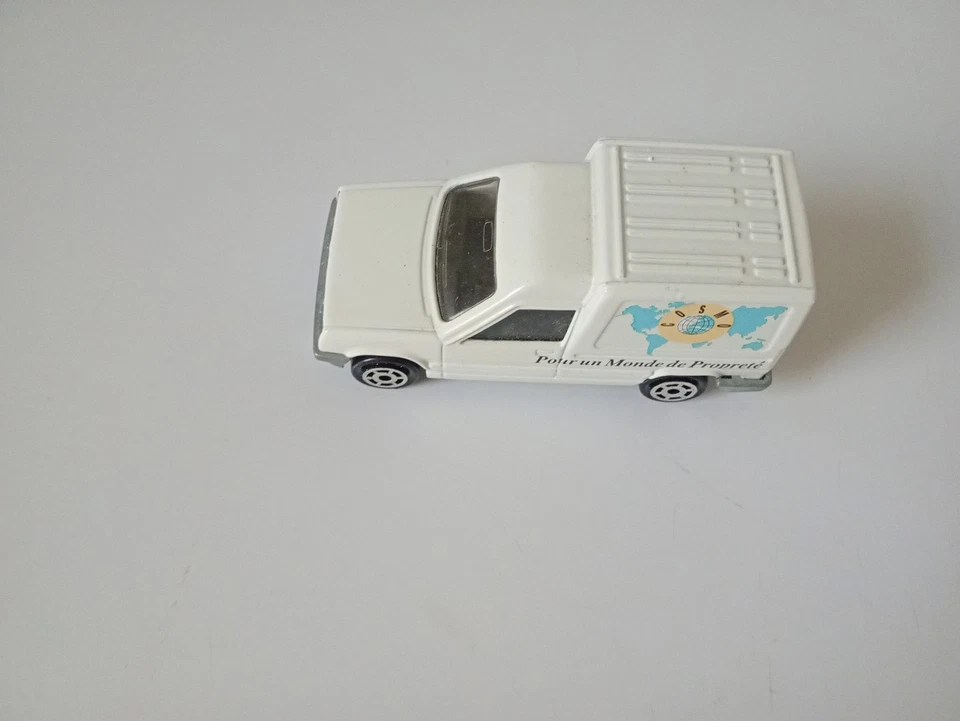 Renault express Majorette Publicitaire Entreprise de nettoyage COSMO - Photo 2/4