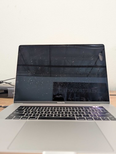 MacBook Pro i7 2.7GHz 15.4-inch 16GB RAM 512GB Silver 2016 (Read Description)