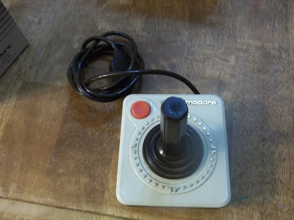 Joystick Commodore VIC-20 RARO EDICIÓN DEMANDA DESCONTINUADA CIB Foto 3 de 3