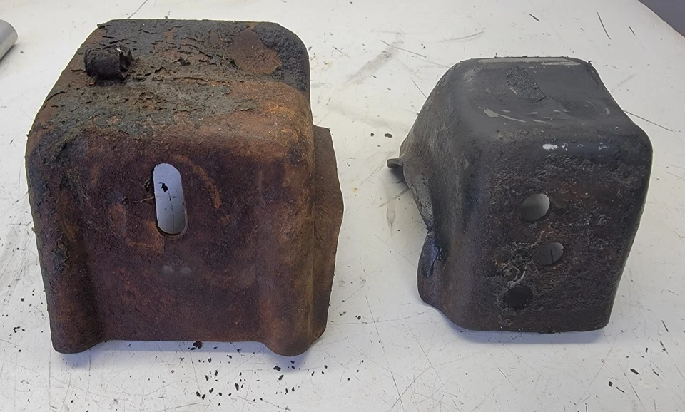 Jeep CJ 1972-86 Factory 258 4.2 6cyl Engine Motor Frame Mounts CJ5 CJ7 CJ8 - Imagen 2 de 4